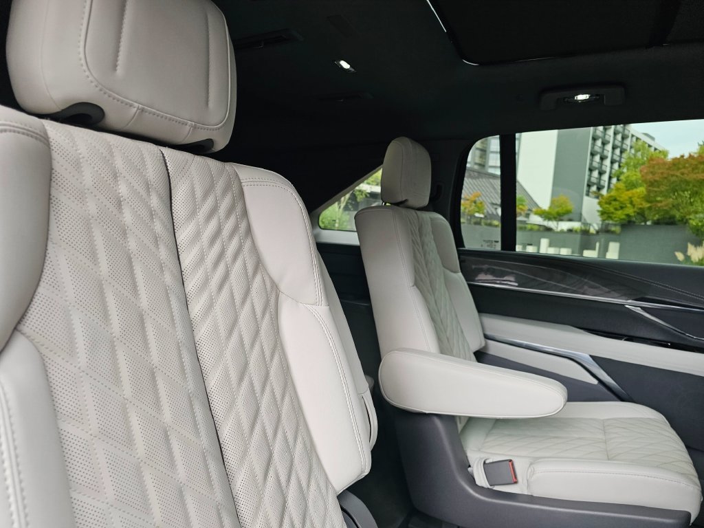 New 2026 Cadillac Escalade IQ Luxury 1 AWD/4WD image 12