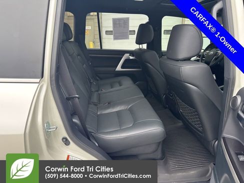 Used 2021 Toyota Land Cruiser image 6