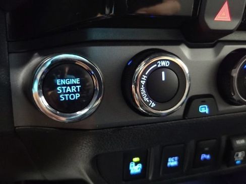 Used 2018 Toyota Tacoma TRD Pro AWD/4WD image 36
