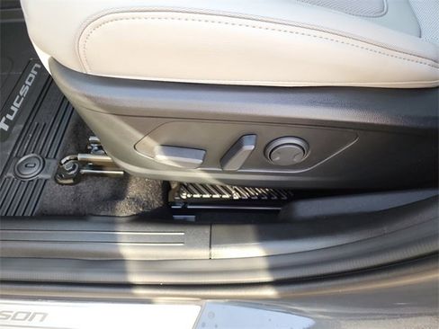 New 2025 Hyundai Tucson Limited image 15