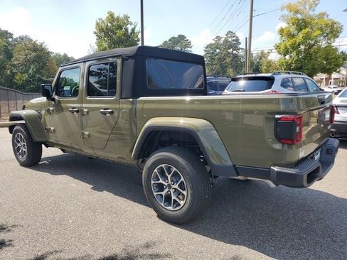 New 2025 Jeep Gladiator Sport image 4