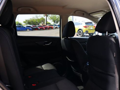 Used 2018 Nissan Rogue SV AWD/4WD image 24