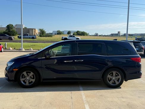 Used 2022 Honda Odyssey EX image 2