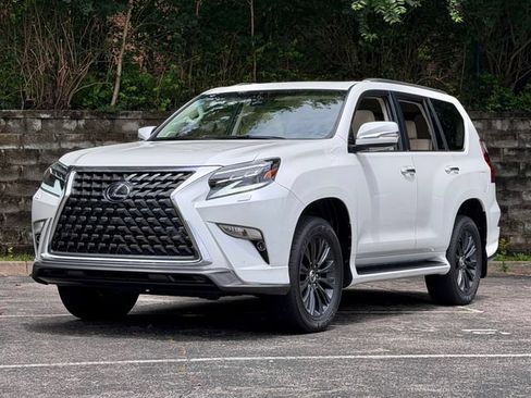 Used 2021 Lexus GX 460 Luxury w/ Sport Design Package AWD/4WD image 11