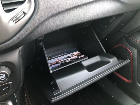 Used 2019 Jeep Compass Trailhawk AWD/4WD image 32