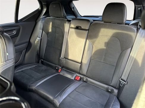 Used 2022 Volvo XC40 T5 R-Design w/ Advanced Package image 13