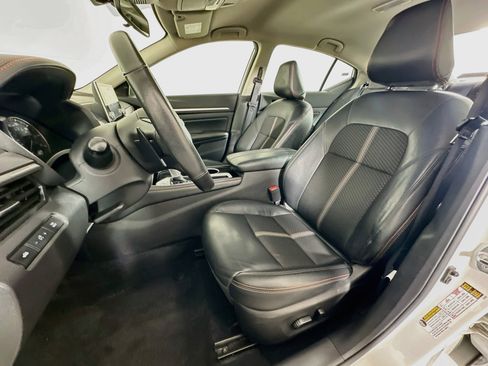 Used 2025 Nissan Altima 2.5 SR FWD image 13