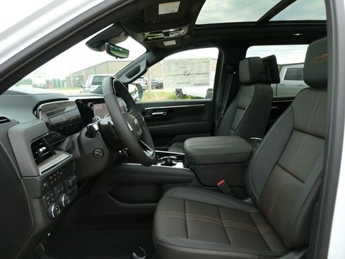 New 2026 Chevrolet Suburban High Country AWD/4WD image 20