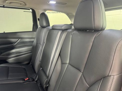 Used 2023 Subaru Ascent Limited w/ Technology Package AWD/4WD image 30