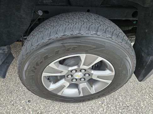 Used 2019 Chevrolet Colorado Z71 AWD/4WD image 14