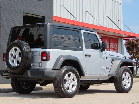 Used 2022 Jeep Wrangler Sport AWD/4WD image 4
