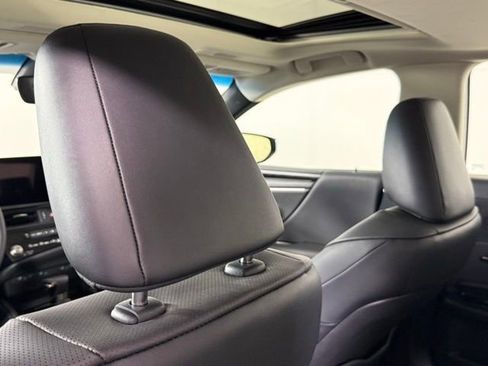 Certified 2025 Lexus ES 300h w/ Premium Package image 24