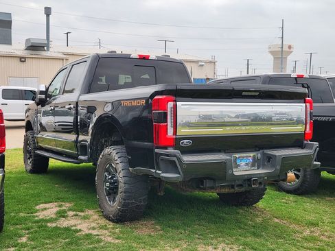 Used 2024 Ford F250 Platinum w/ Tremor Off-Road Package image 6