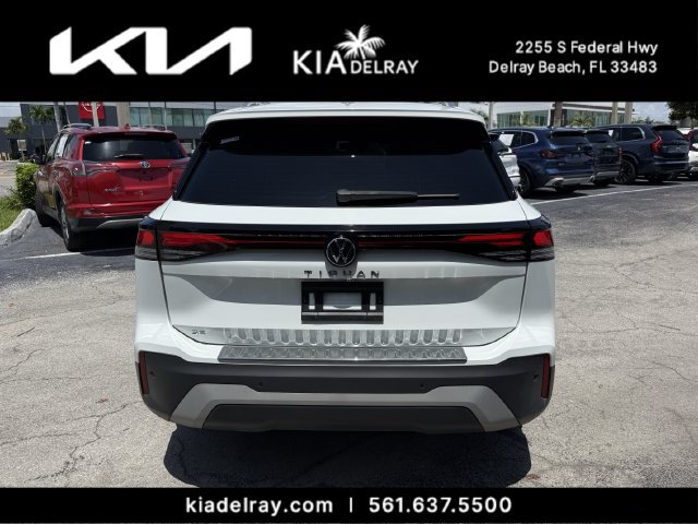 Used 2025 Volkswagen Tiguan SE FWD image 4