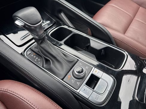 Used 2023 Kia Telluride EX w/ EX Captain's Chair Package image 23