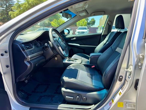 Used 2012 Toyota Camry SE FWD image 7