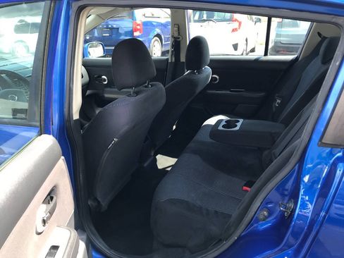 Used 2010 Nissan Versa Hatchback w/ Premium Pkg FWD image 10