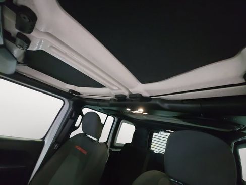 Used 2019 Jeep Wrangler Unlimited Rubicon AWD/4WD image 12