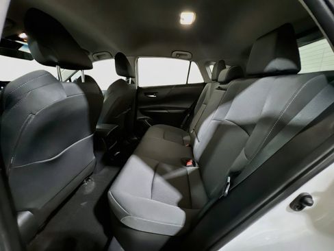 Used 2024 Toyota Venza LE AWD/4WD image 17