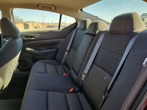 Used 2024 Nissan Altima 2.5 SV image 5