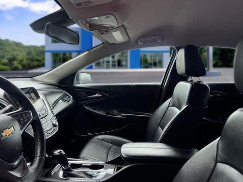 Certified 2018 Chevrolet Malibu LT w/ Leather Package FWD image 12