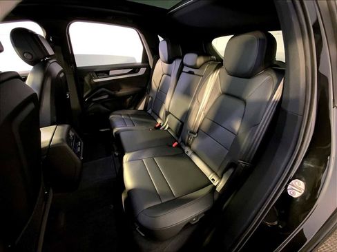 Certified 2025 Porsche Cayenne image 24