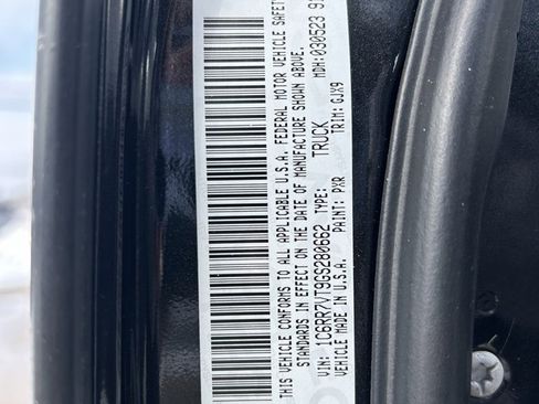 Used 2016 RAM 1500 Laramie w/ Convenience Group image 13