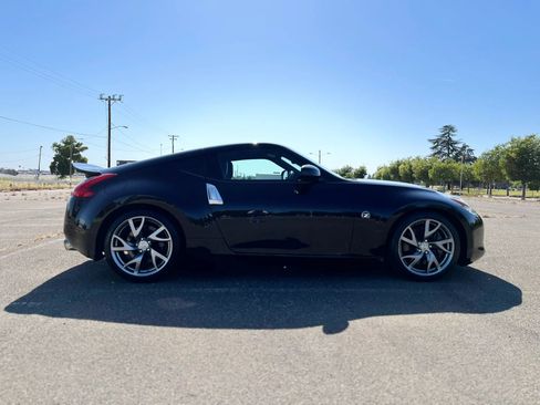 Used 2011 Nissan 370Z Touring w/ Sport Pkg RWD image 3