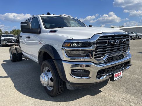 New 2026 RAM 5500 Tradesman w/ Chrome Appearance Group image 2