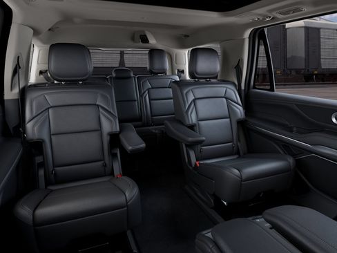 New 2027 Lincoln Navigator Reserve AWD/4WD image 11