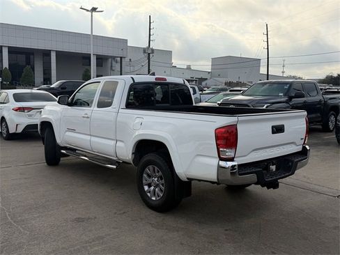 Used 2017 Toyota Tacoma SR5 w/ Tow Package image 7