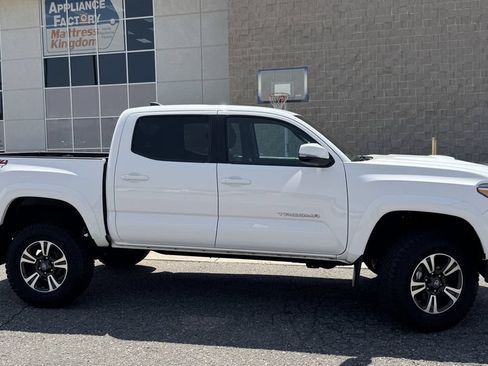 Used 2019 Toyota Tacoma TRD Sport w/ Technology Package AWD/4WD image 5