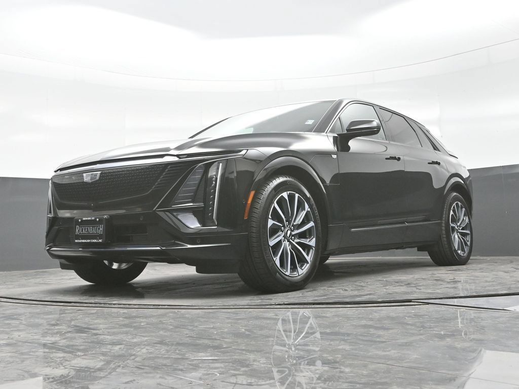 Certified 2025 Cadillac Lyriq Luxury AWD/4WD image 23
