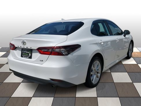 Used 2021 Toyota Camry LE image 4