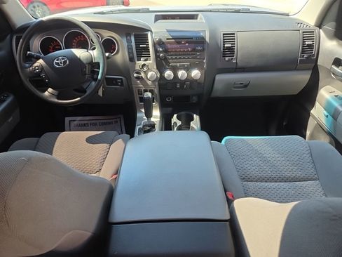 Used 2013 Toyota Tundra 4x4 CrewMax w/ SR5 Pkg image 23