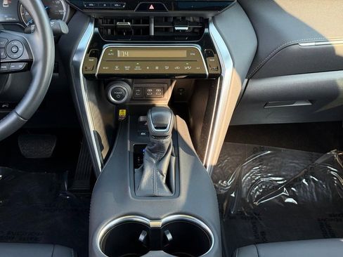 Certified 2024 Toyota Venza Nightshade image 18