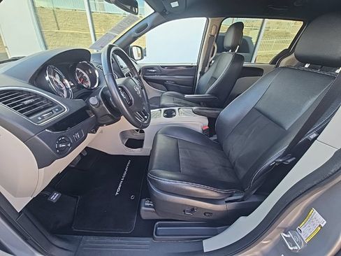 Used 2019 Dodge Grand Caravan SXT FWD image 31
