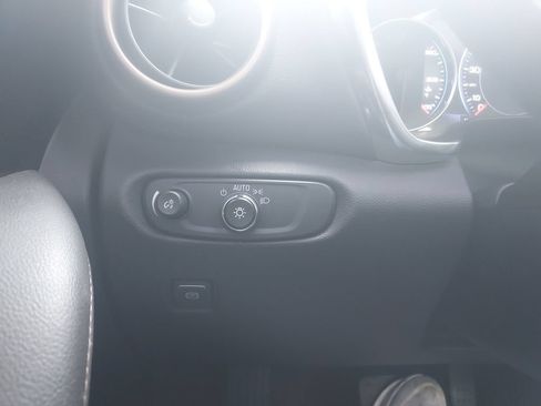 Used 2023 Chevrolet Blazer Premier FWD image 22
