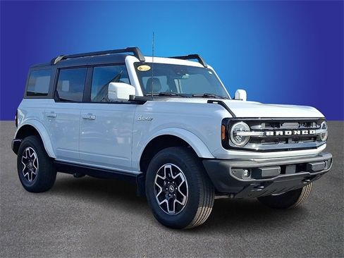 Used 2023 Ford Bronco Outer Banks image 3