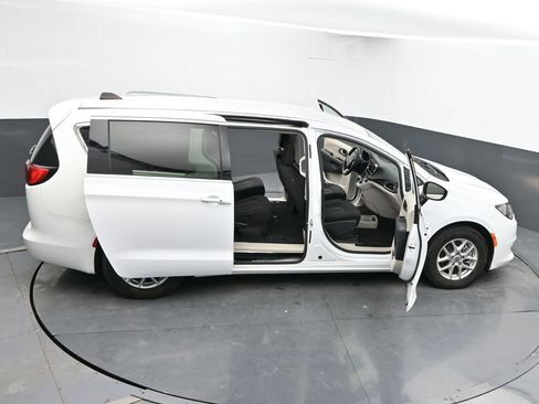 Used 2023 Chrysler Voyager LX image 49
