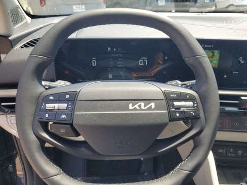 New 2026 Kia Sportage EX FWD image 11
