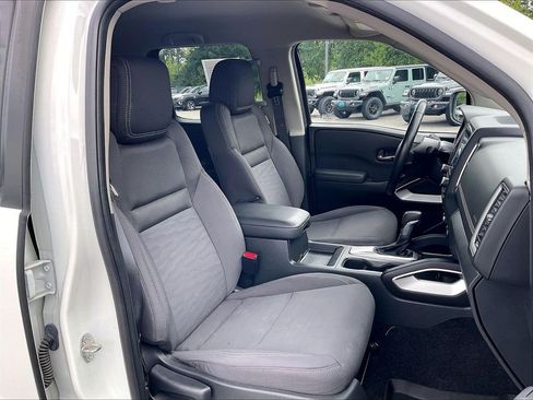Used 2022 Nissan Frontier SV AWD/4WD image 10