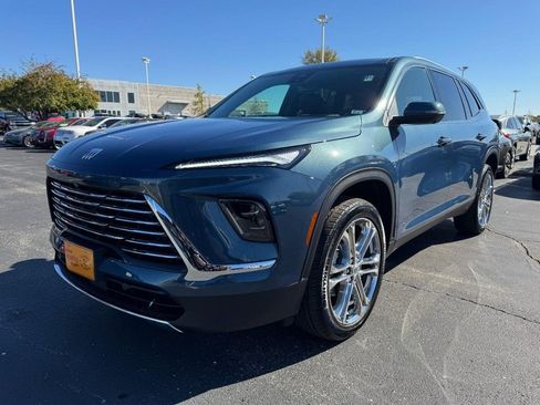 Used 2026 Buick Enclave Preferred w/ Power Package image 8