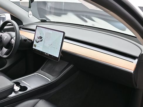 Used 2021 Tesla Model Y Long Range AWD/4WD image 38
