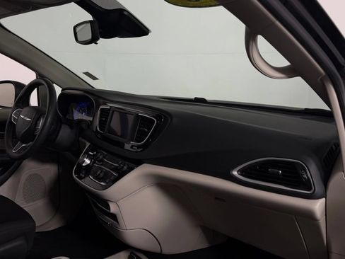 Used 2023 Chrysler Voyager LX FWD image 29