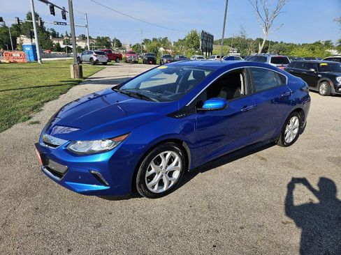 Used 2017 Chevrolet Volt Premier w/ Driver Confidence II Package FWD image 3