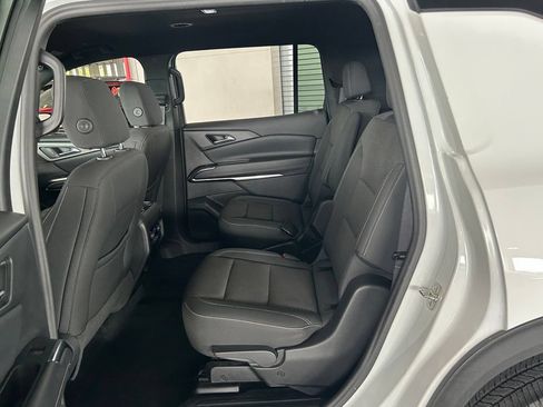 Used 2024 Chevrolet Traverse LT FWD image 50