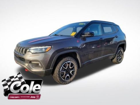 Used 2024 Jeep Compass Trailhawk w/ Trailhawk Elite Group image 1