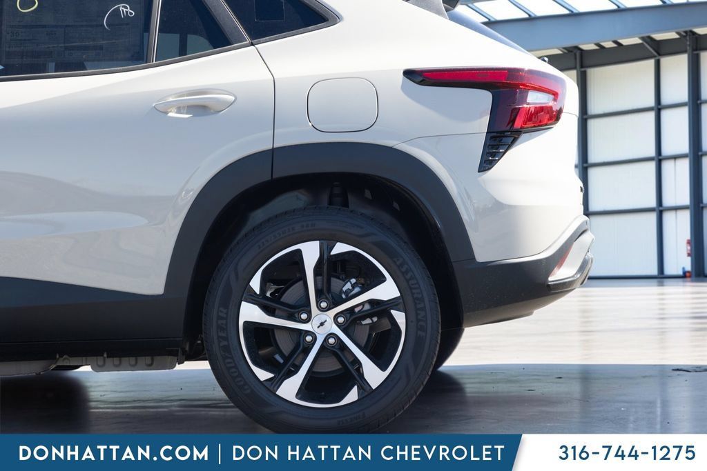 New 2026 Chevrolet Trax RS w/ Sunroof Package FWD image 25