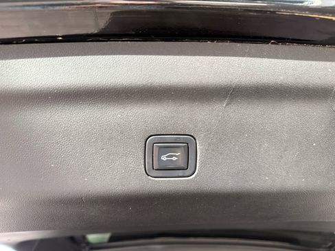 Used 2022 Chevrolet Suburban RST image 22